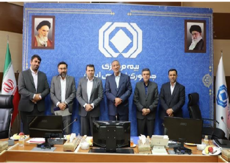 دکتر علی استادهاشمی در جمع خانواده ایثارگران و بسیجیان بیمه مرکزی