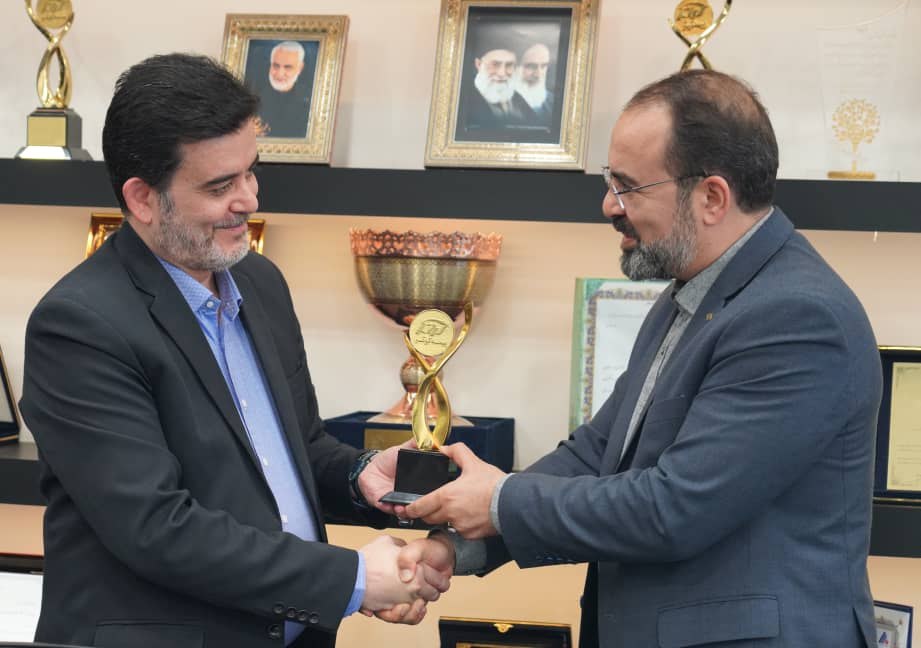 📌مدیرعامل بیمه کوثر از عملکرد کارگزاری بیمه نماد غدیر در نیمه نخست سال ۱۴۰۴ تقدیر کرد